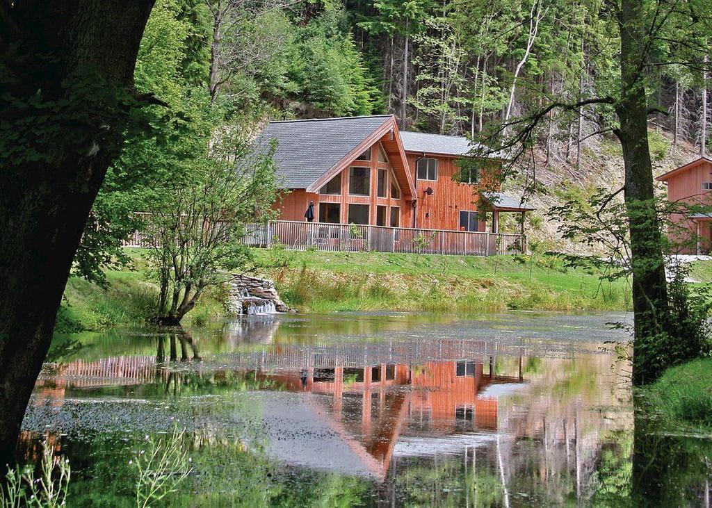 Penvale Lakes Lodges ランゴレン エクステリア 写真
